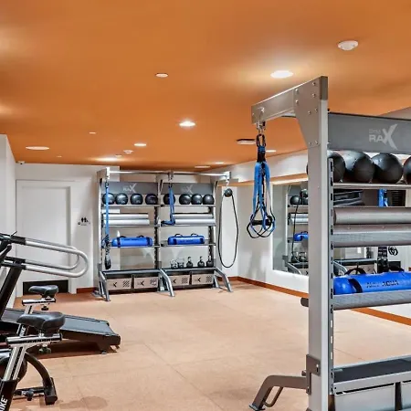 Stylish Retreat Near Downtown *