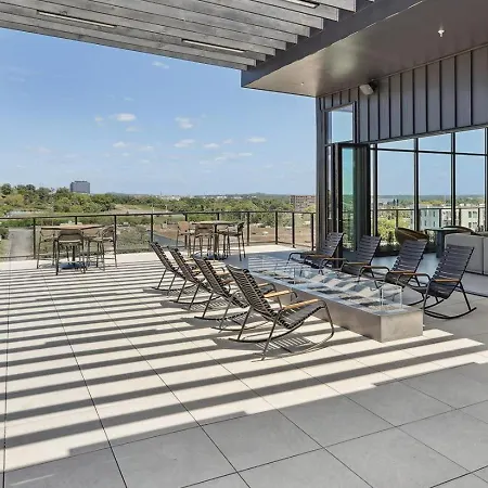 Apartment Stylish Retreat Near Downtown *