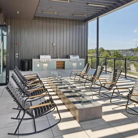 Apartment Stylish Retreat Near Downtown *