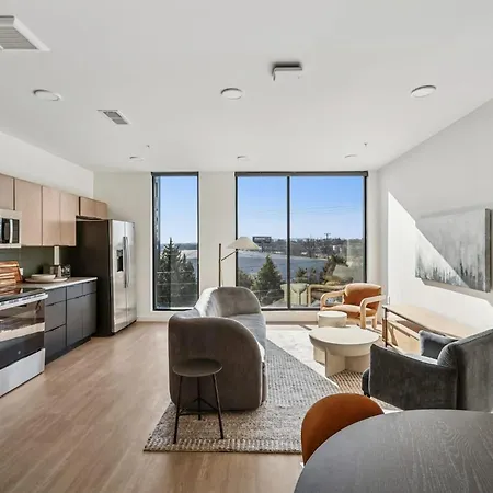 Stylish Retreat Near Downtown *