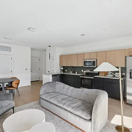 Apartment Stylish Retreat Near Downtown