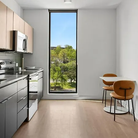 Apartment Stylish Retreat Near Downtown *
