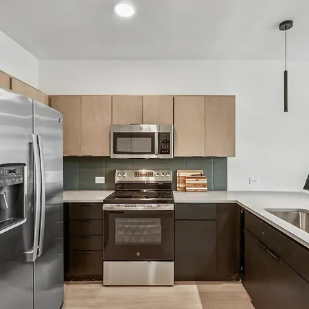 Stylish Retreat Near Downtown Apartment