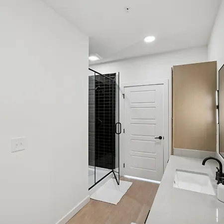 Stylish Retreat Near Downtown Nashville