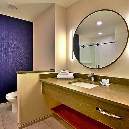 Hotel Fairfield & By Marriott Airport
