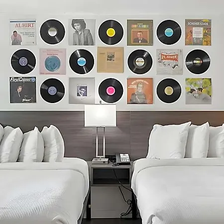 Hillside Crossing Hotel