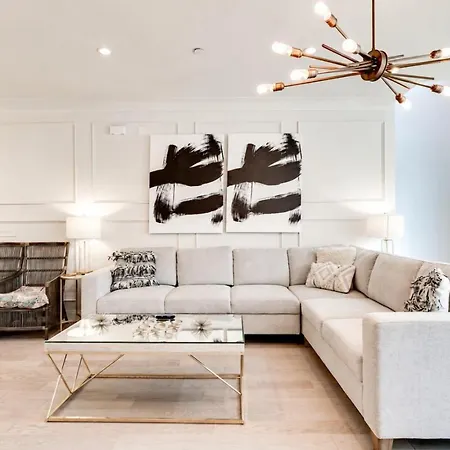 4br Oasis With Rooftop Skyline Views Holiday home