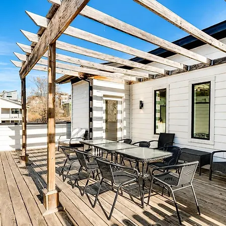 Holiday home 4br Oasis With Rooftop Skyline Views Nashville