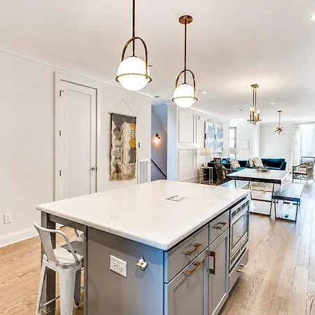4br Oasis With Rooftop Skyline Views Holiday home *