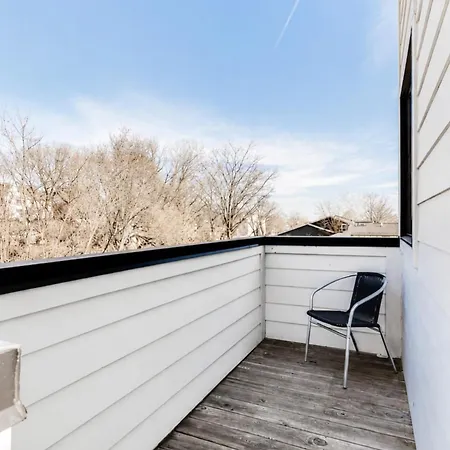 4br Oasis With Rooftop Skyline Views Holiday home