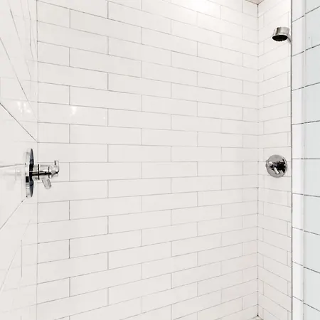 4br Oasis With Rooftop Skyline Views