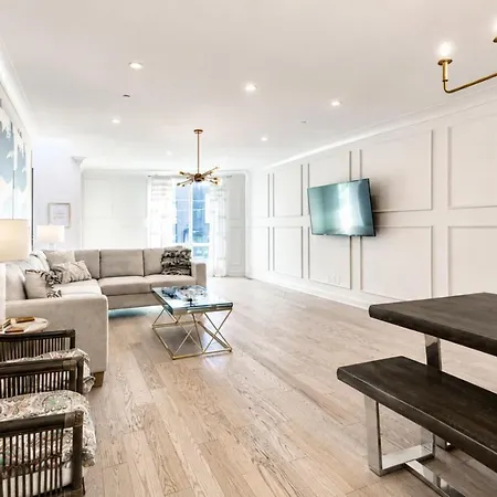 4br Oasis With Rooftop Skyline Views