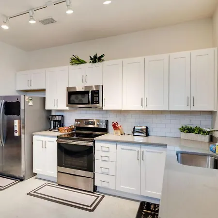 Spacious 2br Retreat, Near The Gulch