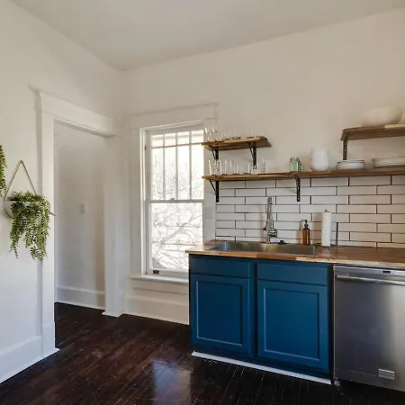 Historic Music Loft Sleeps 8, Near Broadway * Nashville