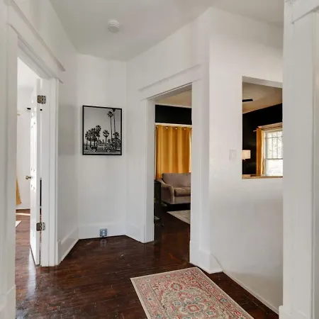 Historic Music Loft Sleeps 8, Near Broadway Apartment *