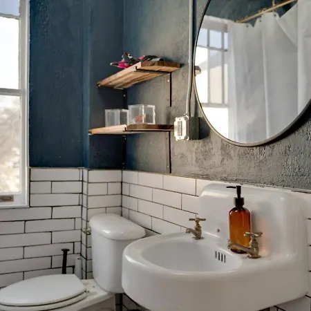 Historic Music Loft Sleeps 8, Near Broadway Nashville