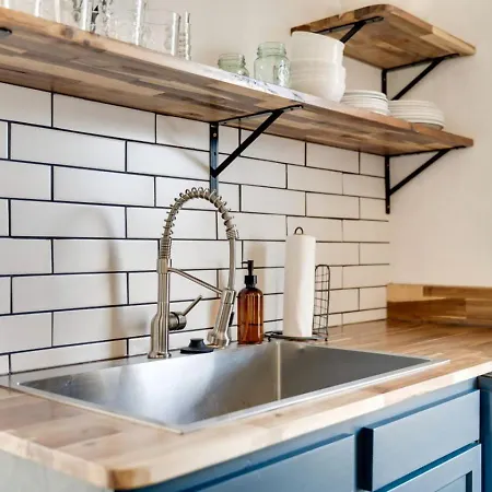 Apartment Historic Music Loft Sleeps 8, Near Broadway *