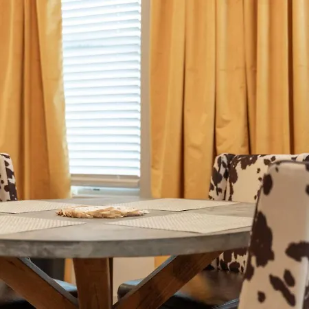 Apartment Spacious 2br Retreat, Near The Gulch *
