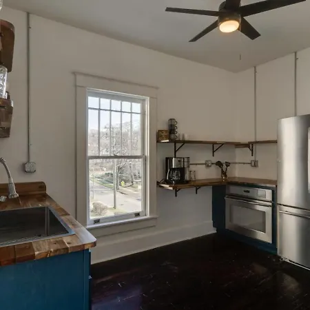 Historic Music Loft Sleeps 8, Near Broadway