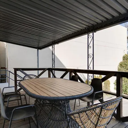 Apartment Historic Music Loft Sleeps 8, Near Broadway