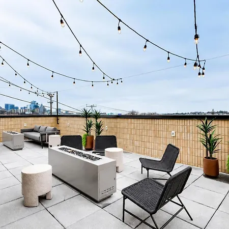 Floor Neo Suite, Walk To Broadway & Views Apartment