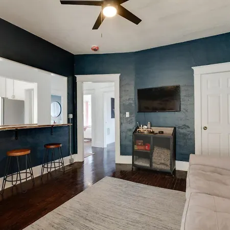Historic Music Loft Sleeps 8, Near Broadway Apartment *
