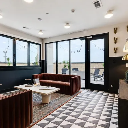 Floor Neo Suite, Walk To Broadway & Views