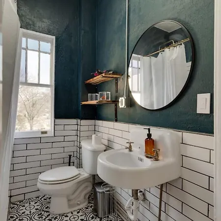 Apartment Historic Music Loft Sleeps 8, Near Broadway Nashville