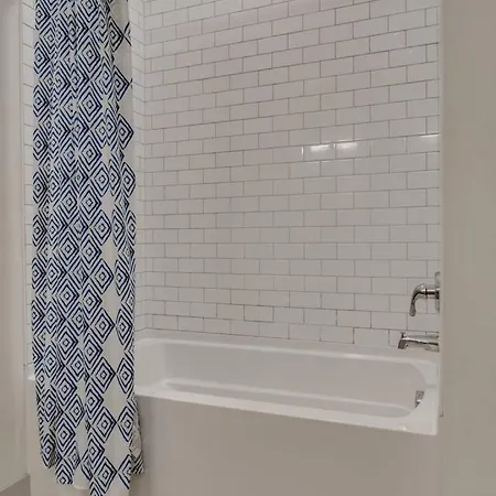 Spacious 2br Retreat, Near The Gulch * Nashville