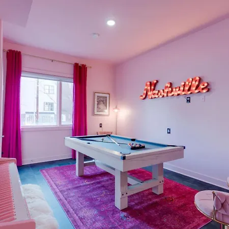 The Pink Palace, Rooftop Deck, Bachelorette Hq Holiday home