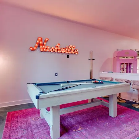 The Pink Palace, Rooftop Deck, Bachelorette Hq Holiday home Nashville