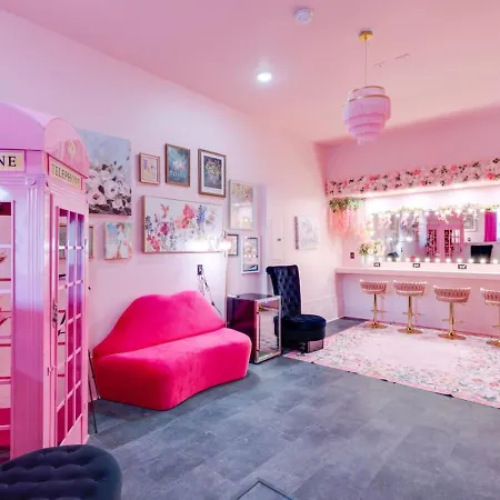 The Pink Palace, Rooftop Deck, Bachelorette Hq Holiday home Nashville