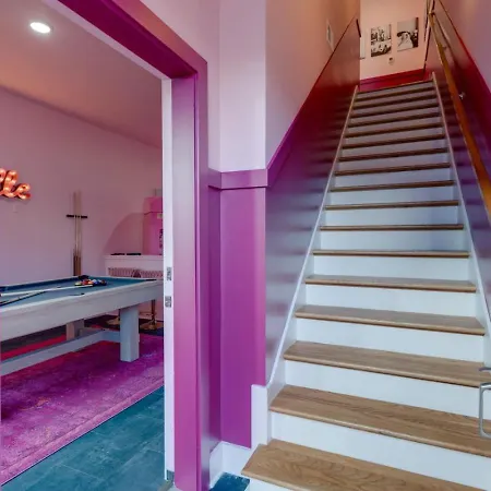 The Pink Palace, Rooftop Deck, Bachelorette Hq Holiday home