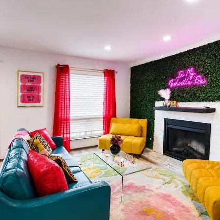 Apartment Chic Retreat, River Views And Vip Vibes *