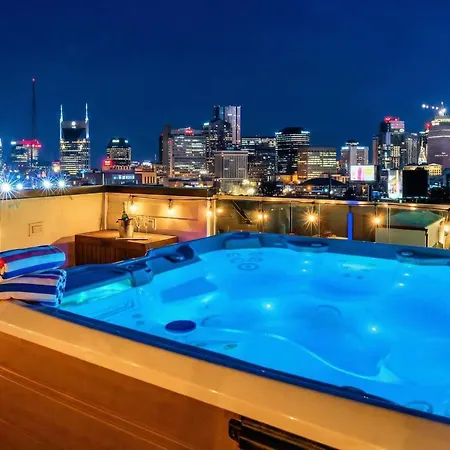 Holiday home Rooftop Hot Tub Views Pac-man Pool Table