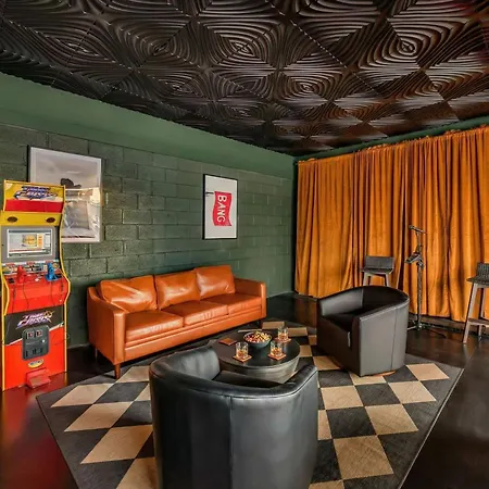Rooftop Hot Tub Views Pac-man Pool Table *