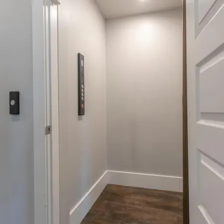 Spacious Gulch Retreat Super Skyline Views Nashville