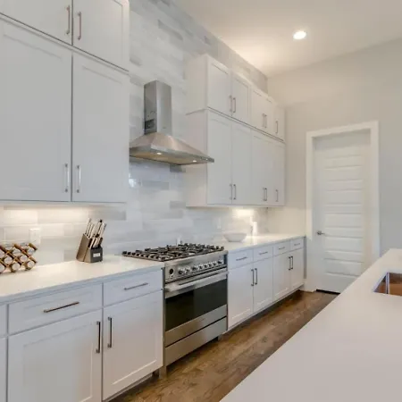 Spacious Gulch Retreat Super Skyline Views Holiday home Nashville