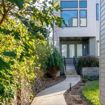 Spacious Gulch Retreat Super Skyline Views Holiday home Nashville