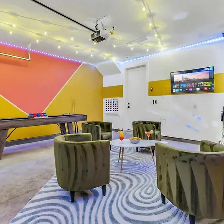 Game & Rooftop Deck At Downtown Holiday home