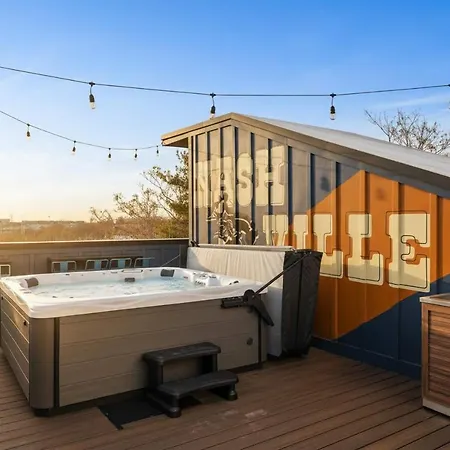 Rooftop Deck Hot Tub & Game In * Nashville