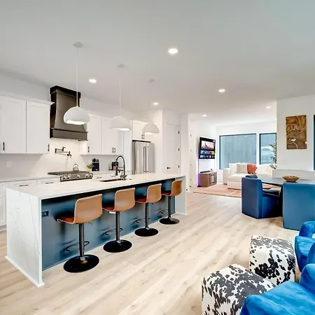 Holiday home Twin Homes Rooftop Deck Hot Tub Outdoor Kitchen