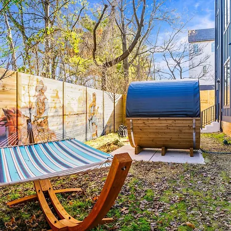 Rooftop Deck Hot Tub & Game In Holiday home