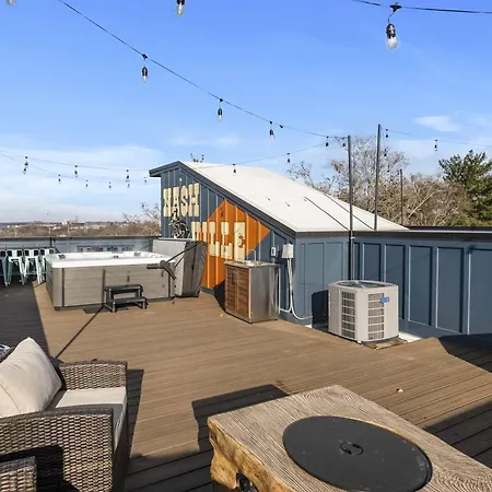 Holiday home Rooftop Deck Hot Tub & Game In
