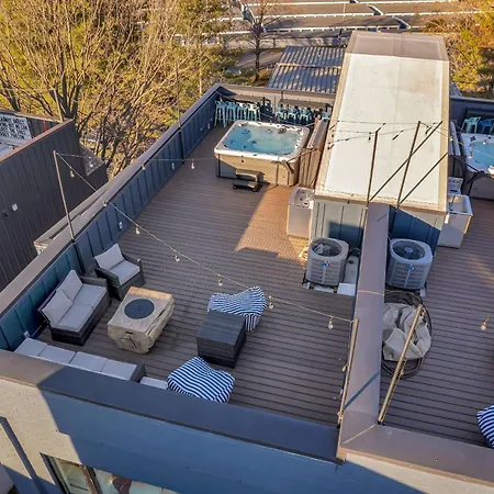 Holiday home Rooftop Deck Hot Tub & Game In