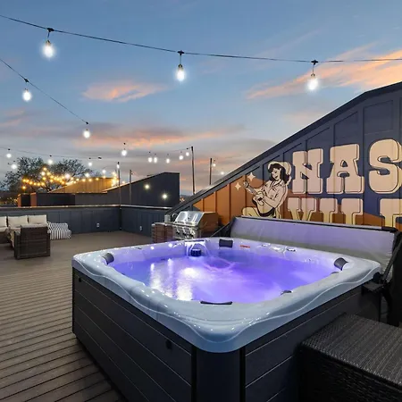 Twin Homes Rooftop Deck Hot Tub Outdoor Kitchen Holiday home *
