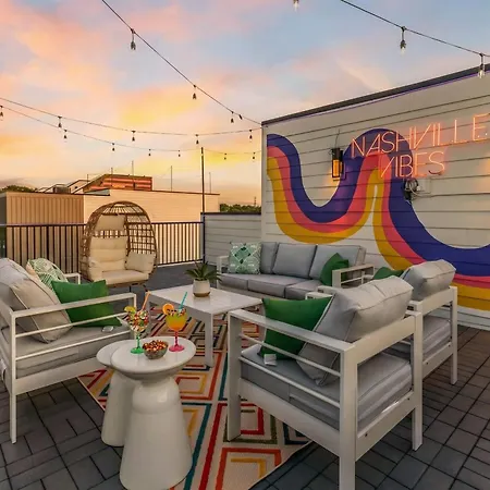 Game & Rooftop Deck At Downtown