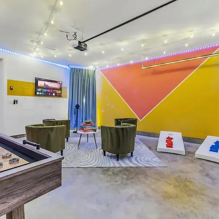 Holiday home Game & Rooftop Deck At Downtown *