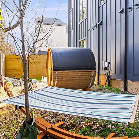 Holiday home Rooftop Deck Hot Tub & Game In *