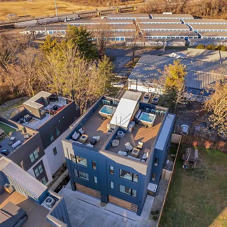 Rooftop Deck Hot Tub & Game In Holiday home Nashville